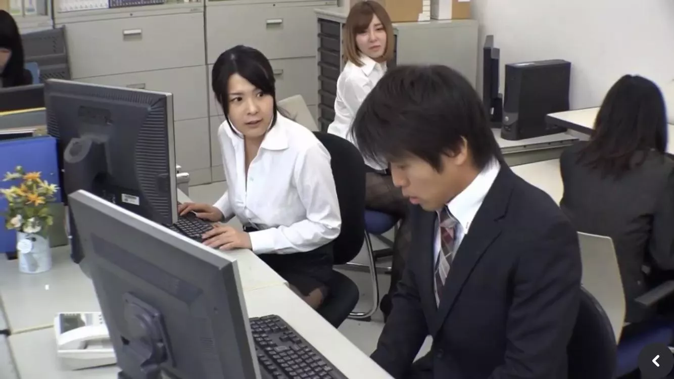 Who is she, short haired girl posted by dreadJakkuL