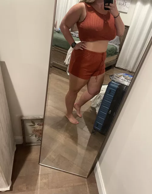 Come cuddle this slutty wife I promise you’ll enjoy it! by HotwifeNurse18