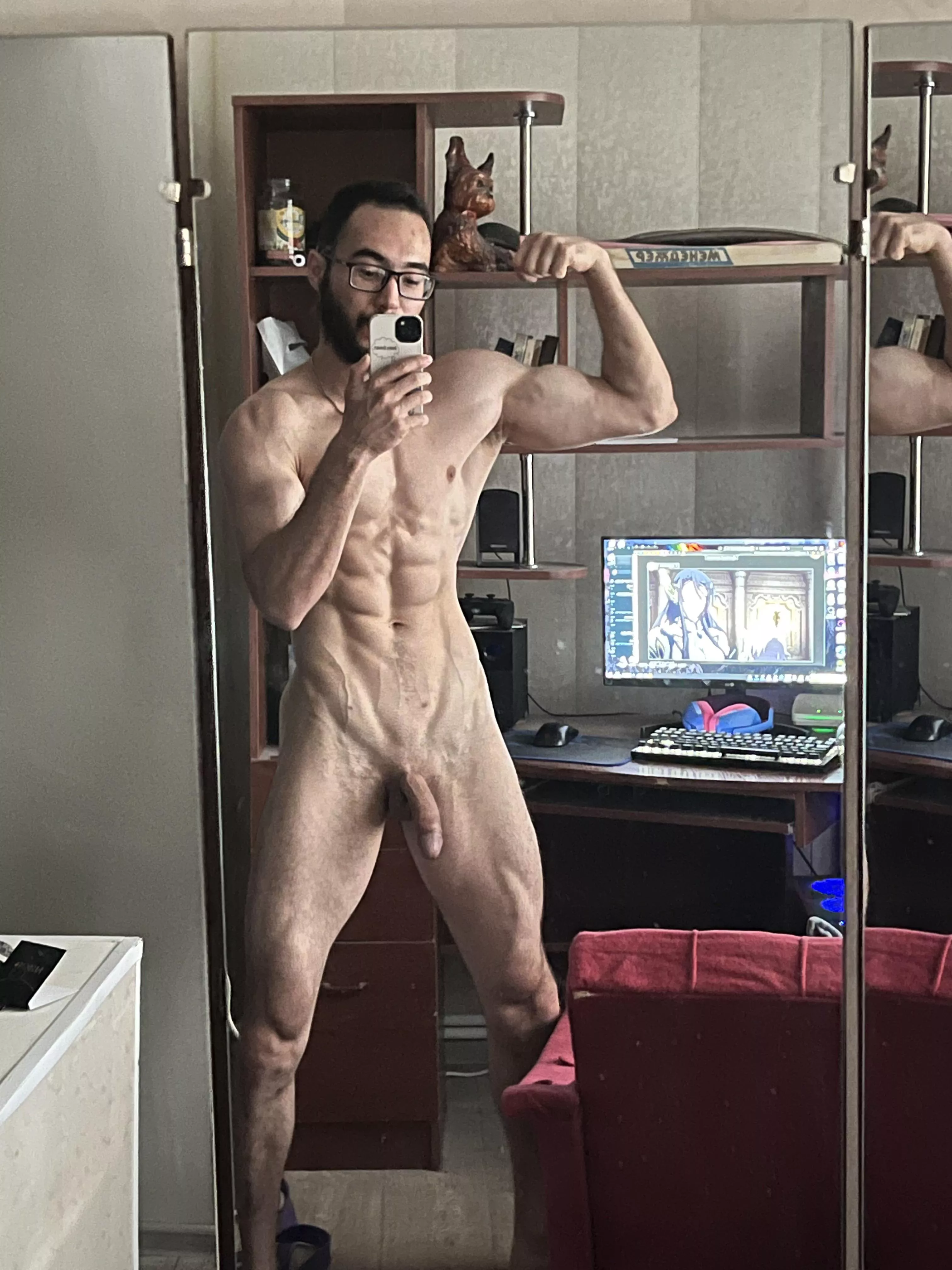 What are you thinking about my 37 cm biceps 🙈 [M] posted by Itchy-Possibility449