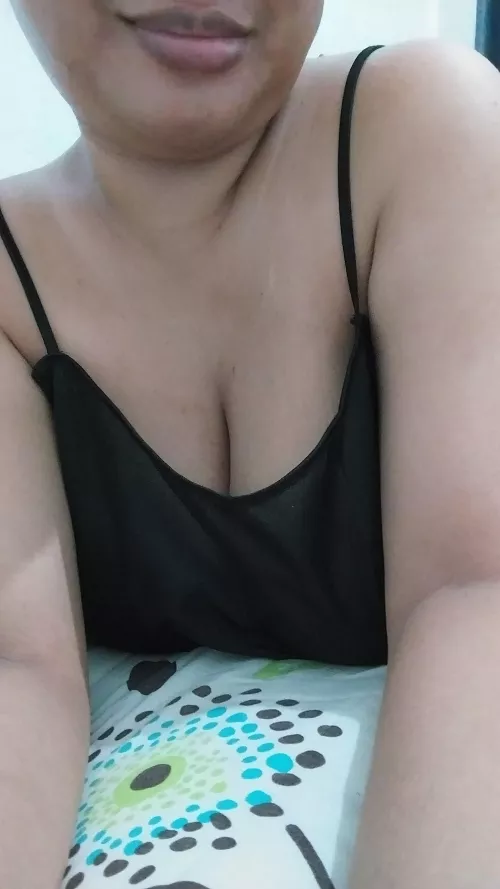 [F] I smell like roses tonight by xthelarkascendingx