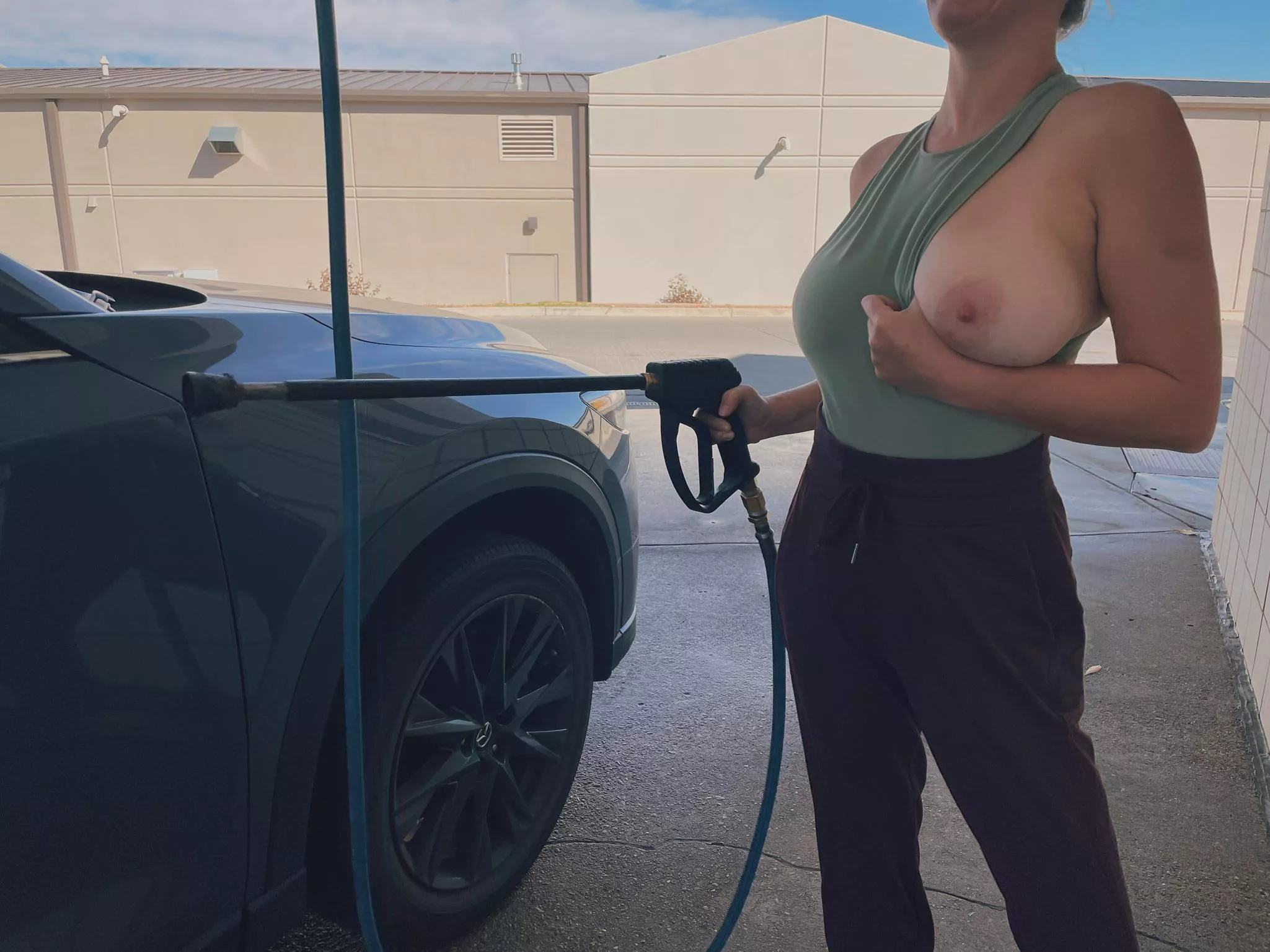 Having some fun at the car wash 💦 posted by Sunny-DD