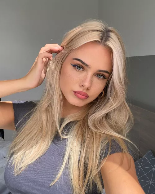 Sara Crumbleleg by WrathofGod07