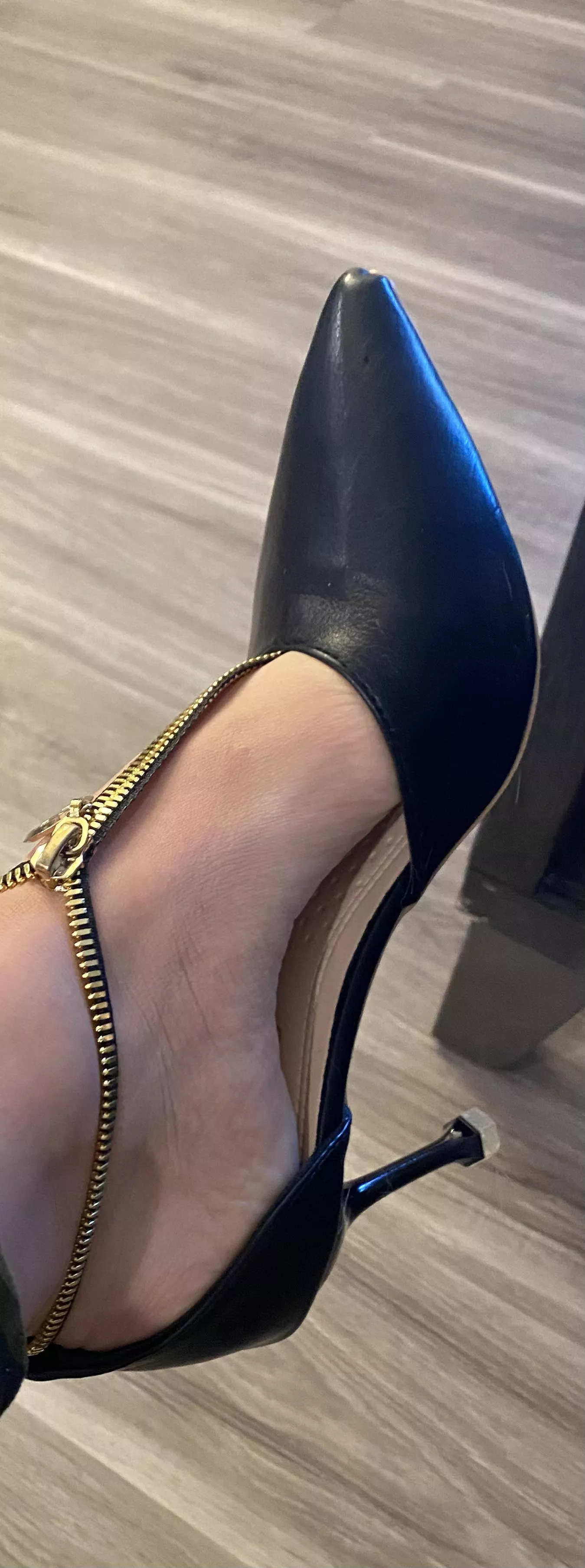 Zipped Heels posted by prettylatinfeet4