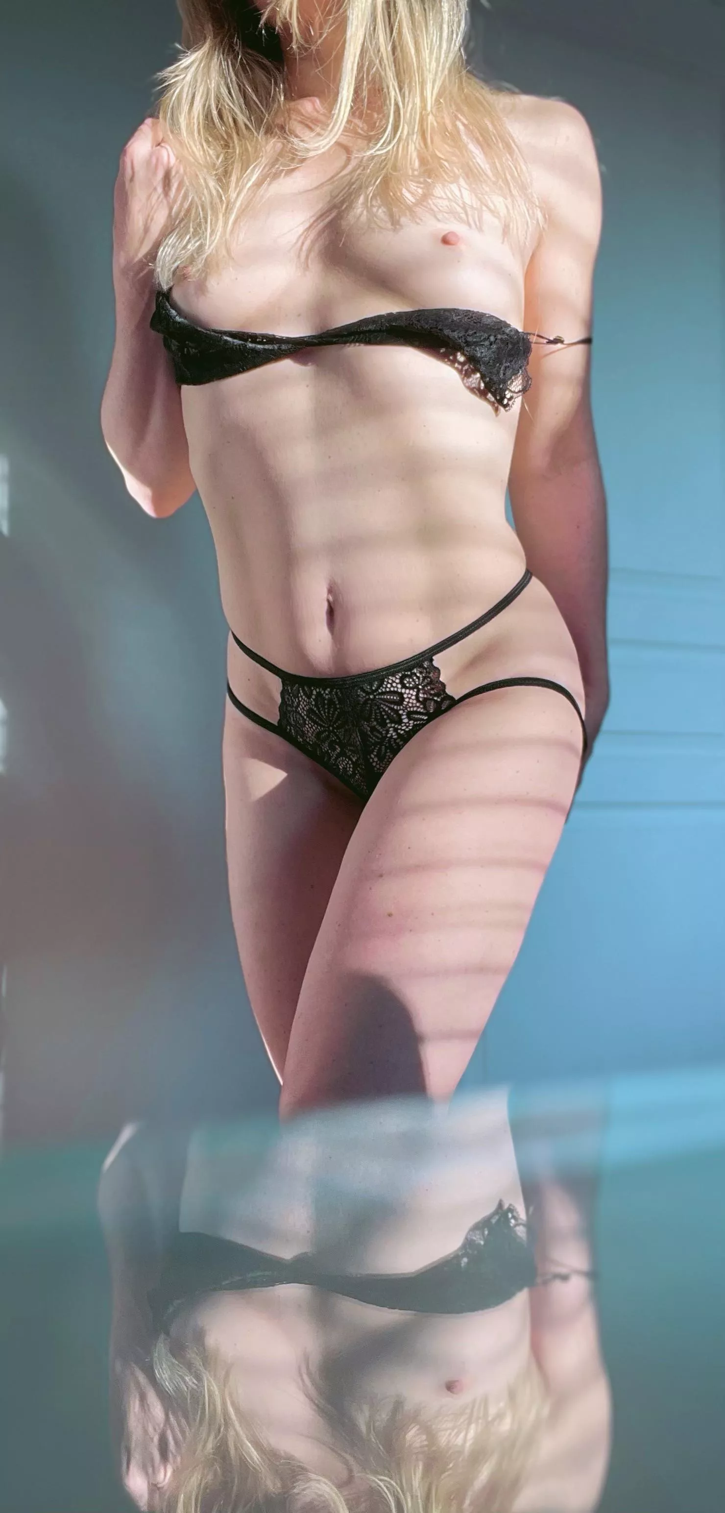 (F43) Black lingerie & sunset 🖤 posted by TaraMoony