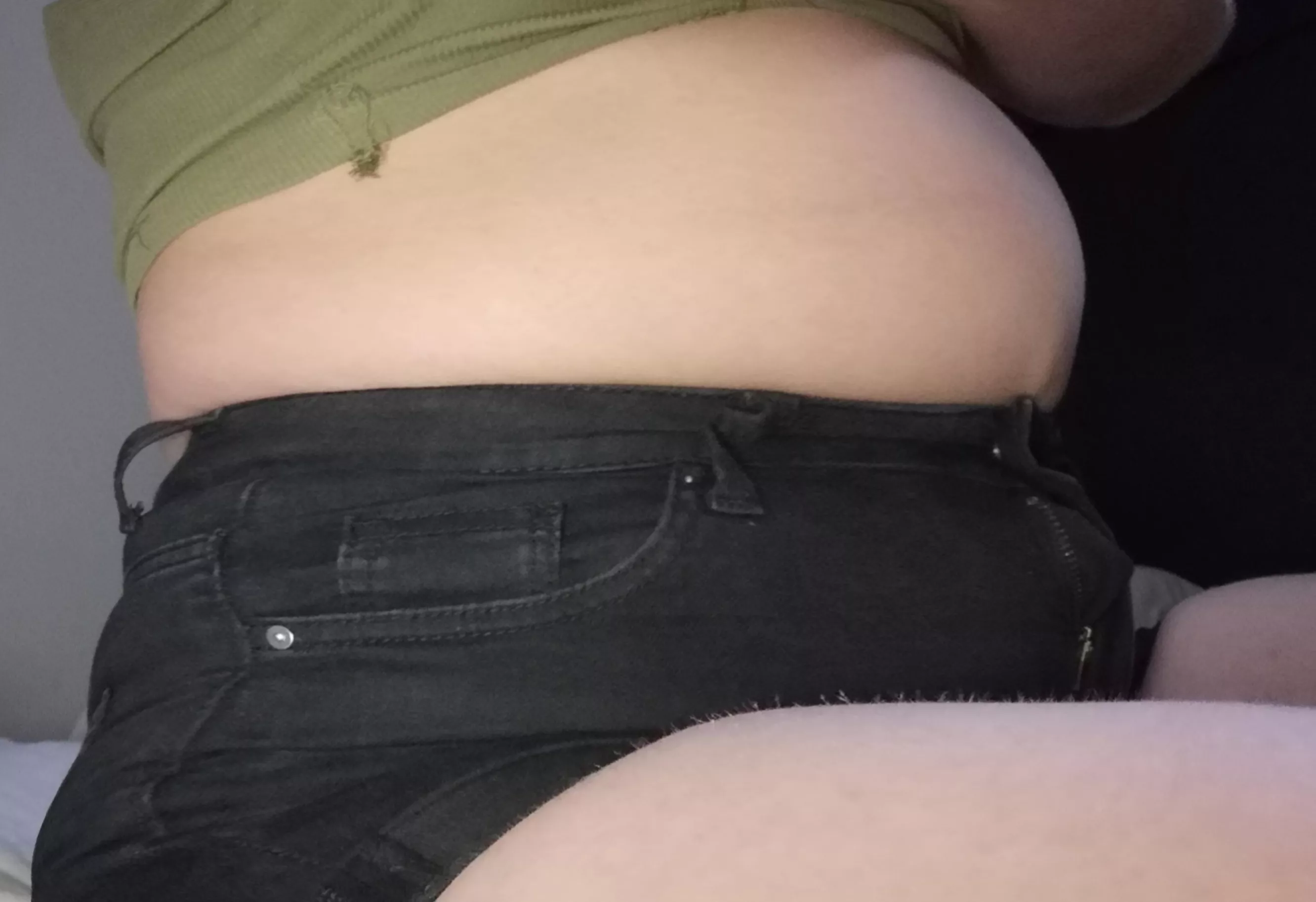 Feed me until I burst out of all my clothes 😜😩 posted by EnormousYeet2222