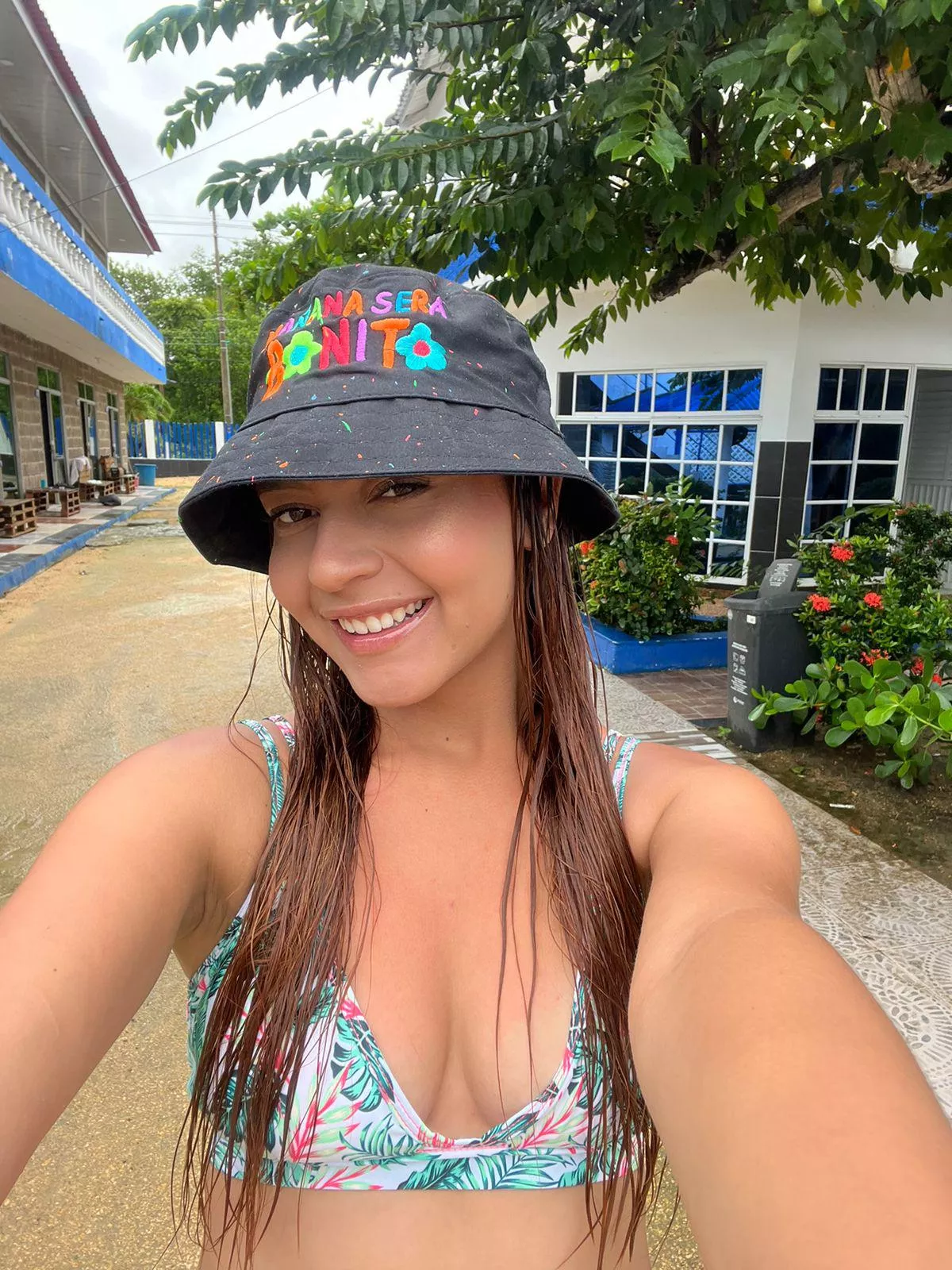 hello ! sharing my sweet smile.. hope you have a great day! 🥰 posted by EqualBit616