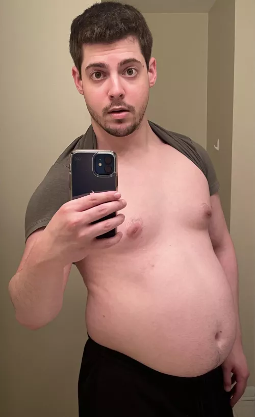 I feel like my belly looks pregnant.. by casscagex