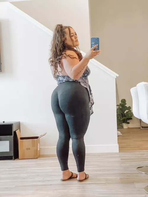 Mirror selfie (; by YummyAnaliyah