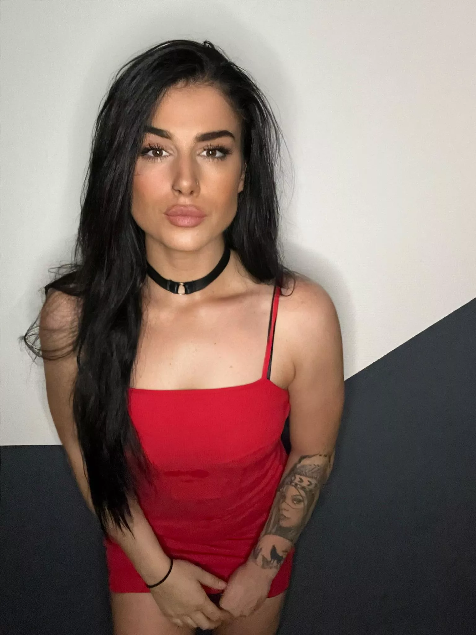 red and tight <3 posted by RaymondeGass