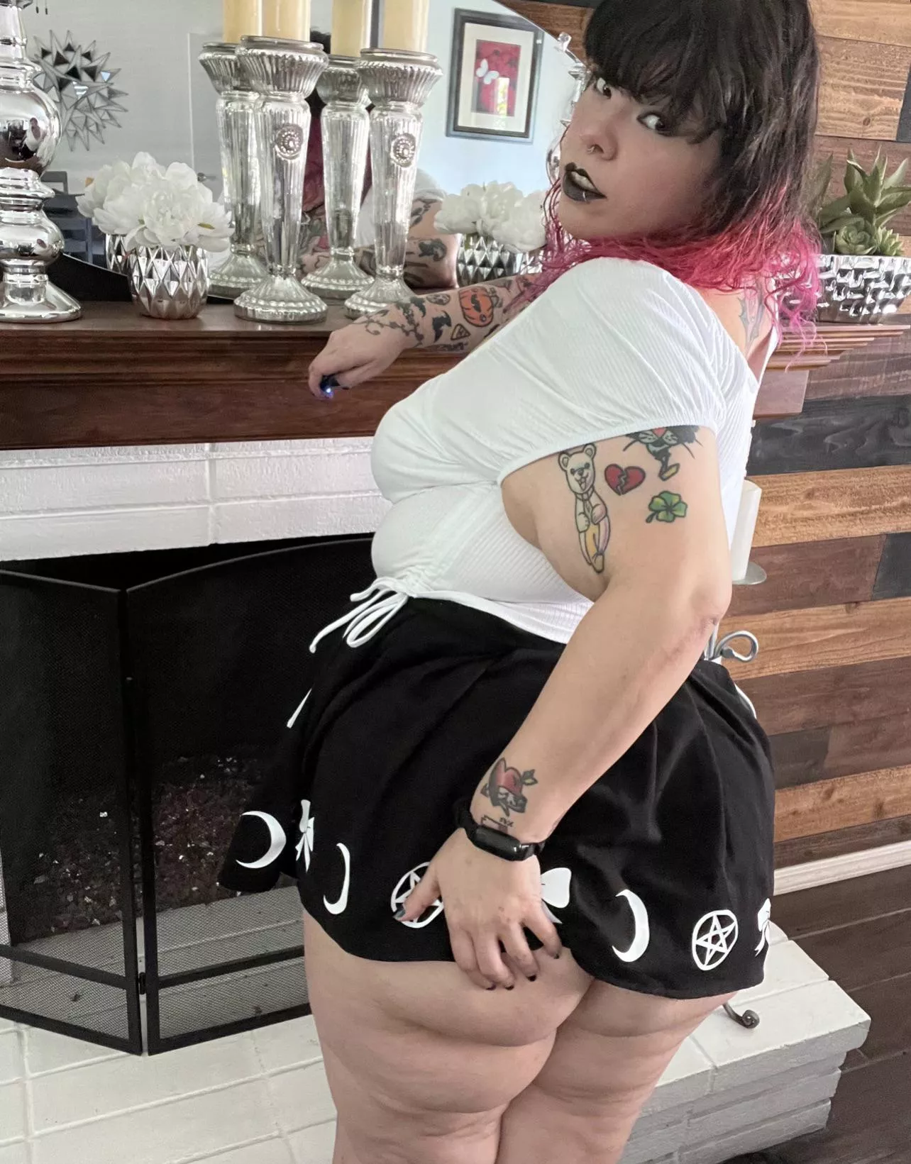 Short Skirt posted by LunaCeleste13