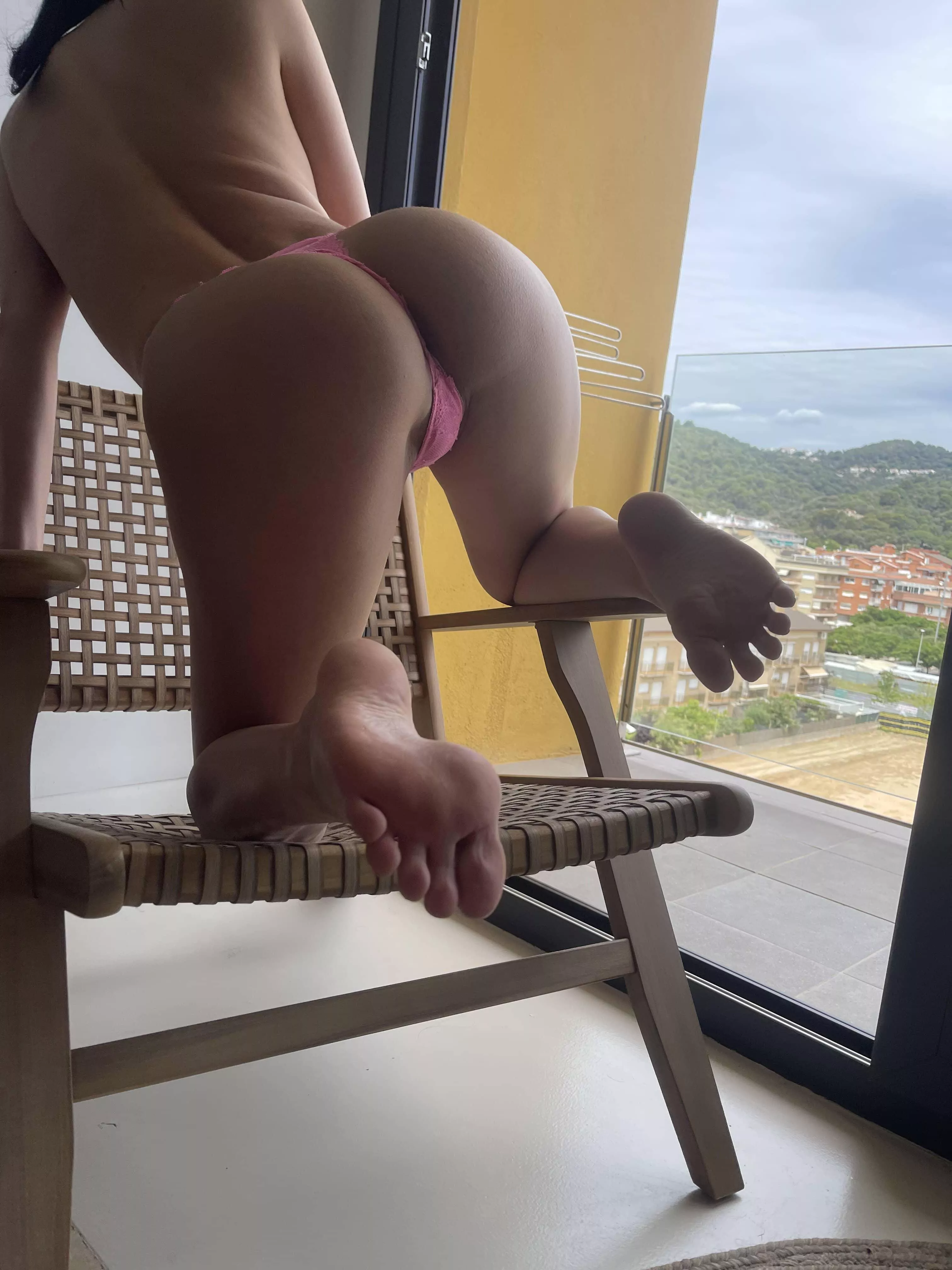 so you can see me better from behind posted by PlayfulMailing