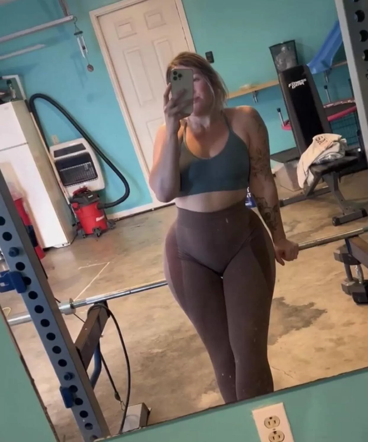 That hour glass shape ive been trying so badly to get has started to appear 😚❤️ (F) dont give up. posted by lexeriks