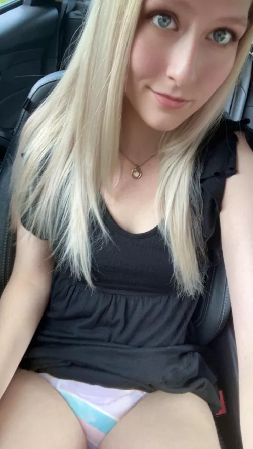 Upvote if you wanna see results after my wax appt!🤍😻 by Marzsia