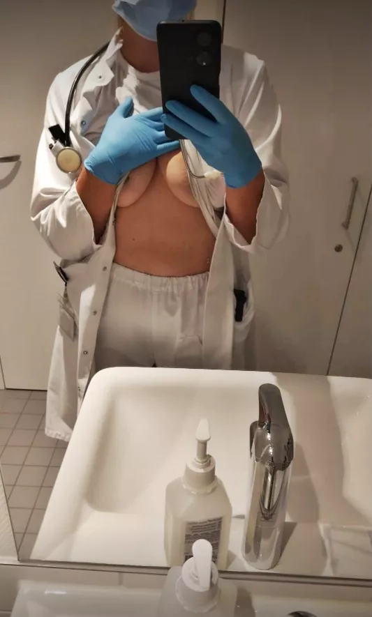 Wanna come over and suck on them tits ? Im bored. posted by MissesMuff