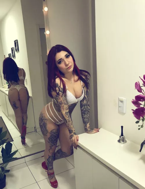 Would you date a girl like me? by Sp00kyeSar4h