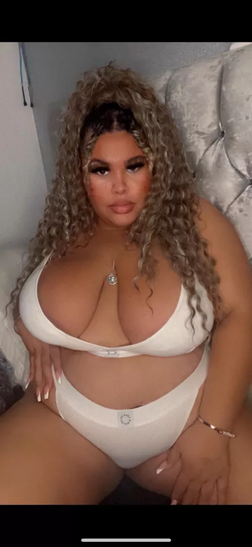 Would you? 😏 by Neicy_xo