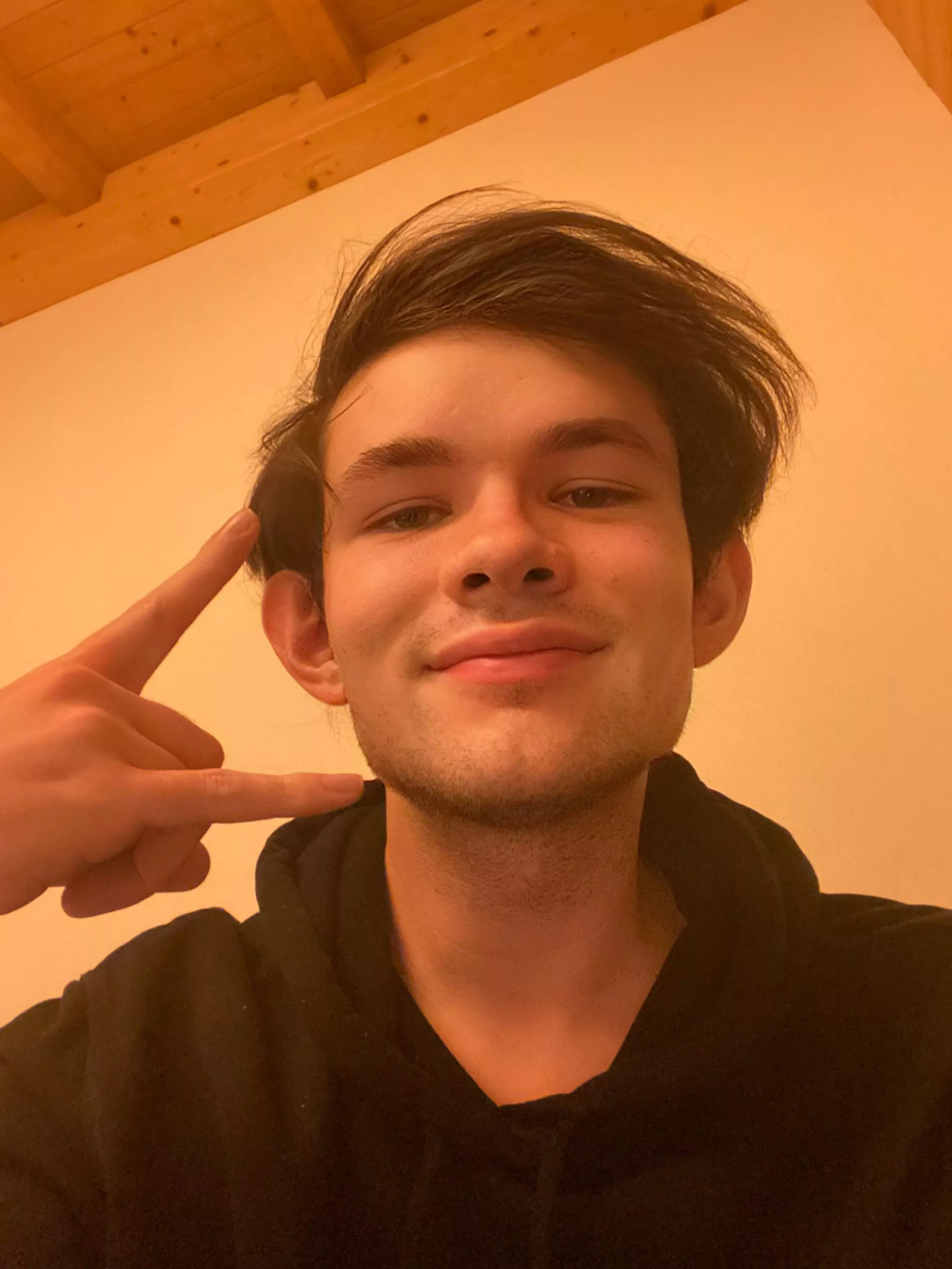 Big nose, big ears, big lips, big di-… uhm, anyway. 🤭 posted by Spielknabe