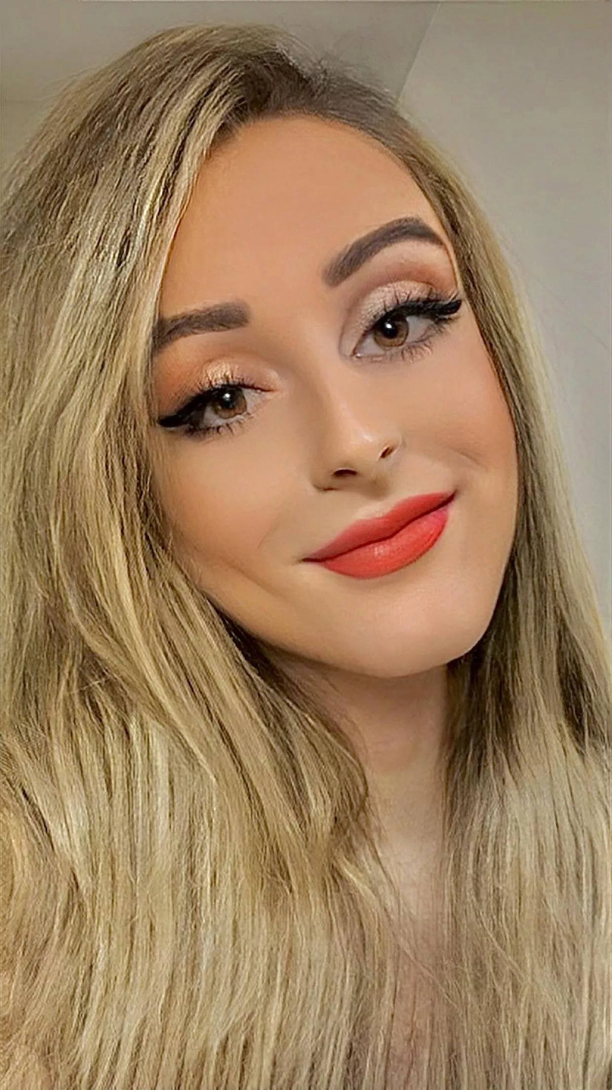 Complete makeover done by my bestie❤️ Who wants to ruin it and cover me in hawt cum🙈🤤 posted by BellaCDxox