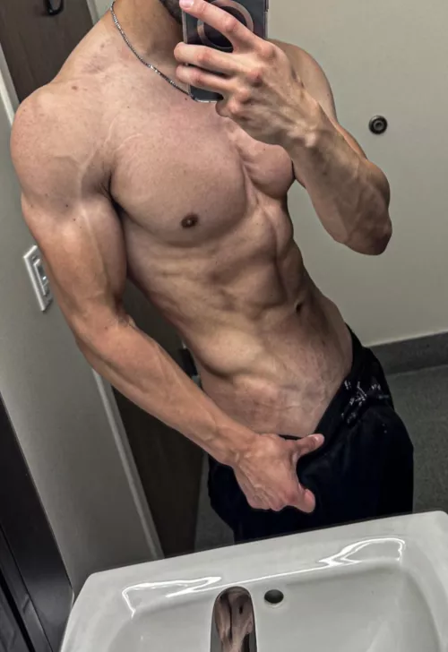 Didn’t know people liked forearms like that by BlackwoodBilly