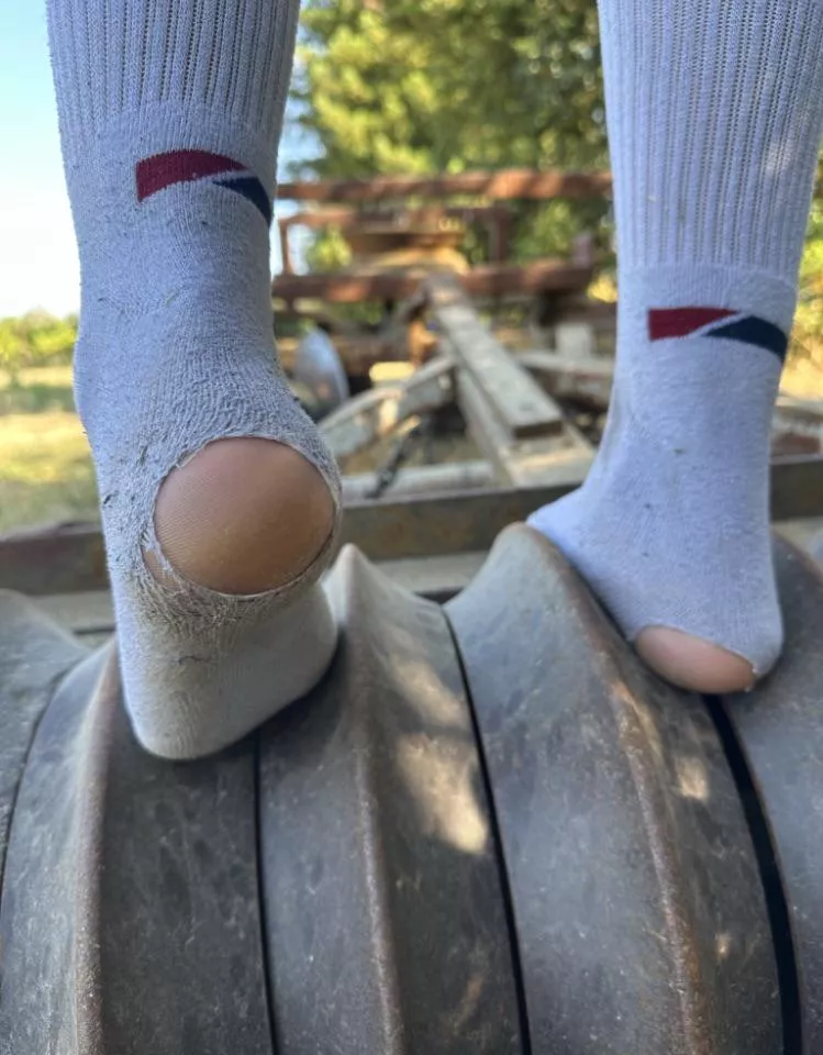 Guess you could say I put these socks to good use 😮‍💨😘 plenty more just like these that I need to get rid of 🥰🤠 [selling] posted by Sweaty-farmgal-tiff