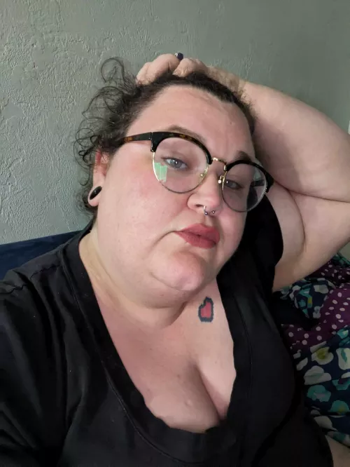 Howdy reddit. I got a new phone and I think it takes nice pictures. What do you think? by KayPea9890