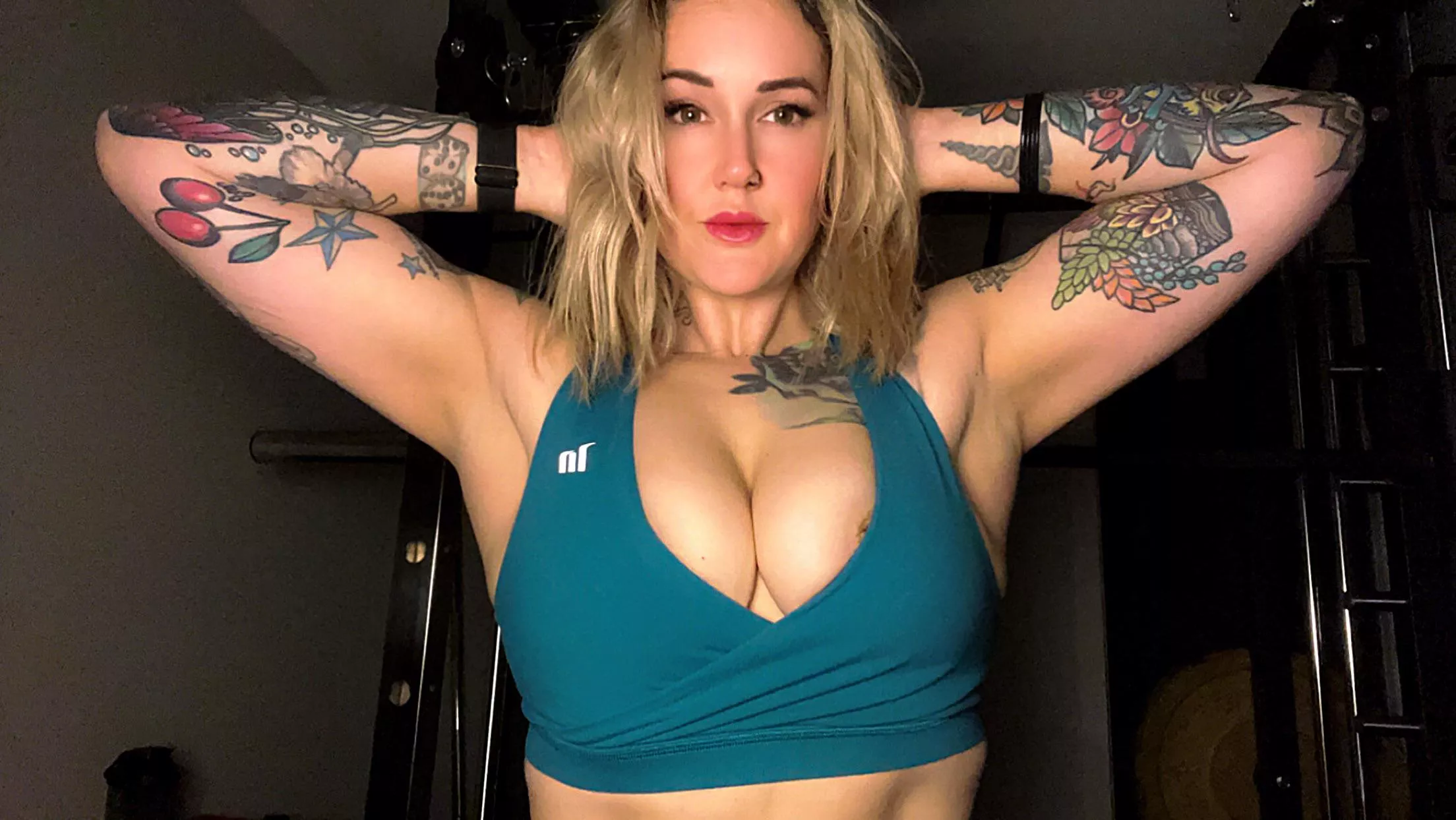 Peekaboo 🫣 posted by thenakedgymgirl