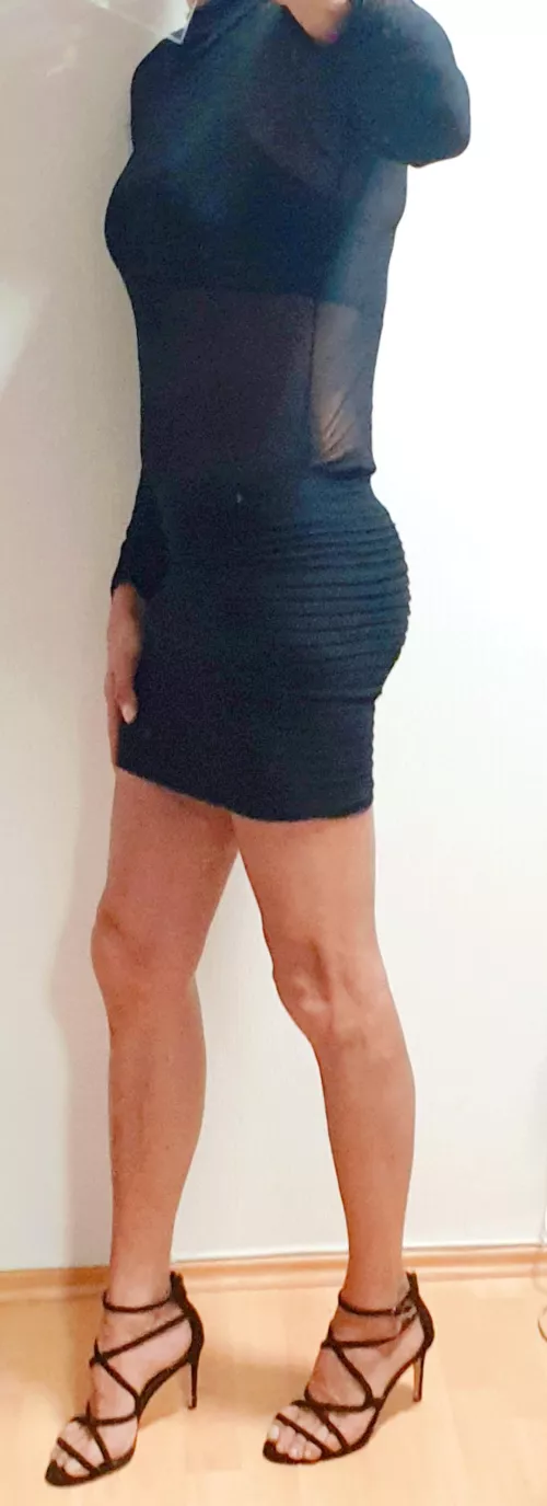 These heels are made for walking......🇩🇪💋 by MikeB822