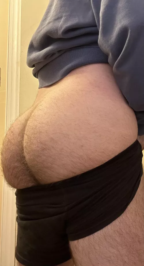 [24] Been loving the compliments, so here’s more of my ass 😘 by meinsideu19