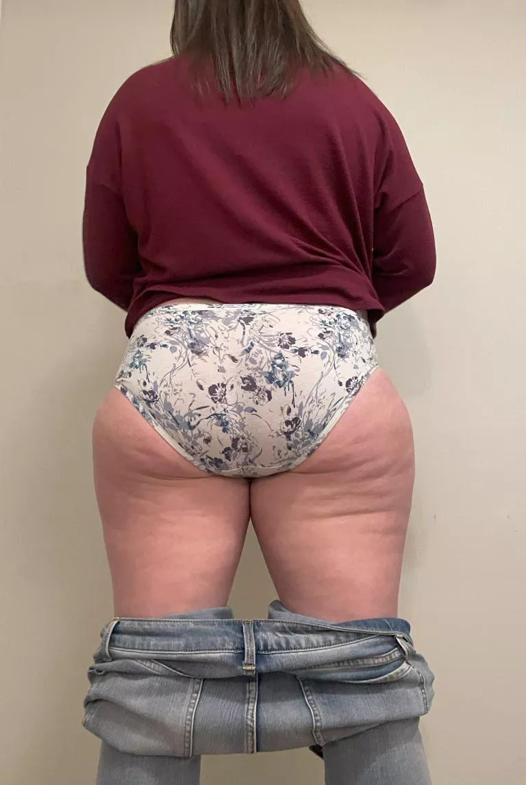 Big Mommy Ass posted by plmqaz0101