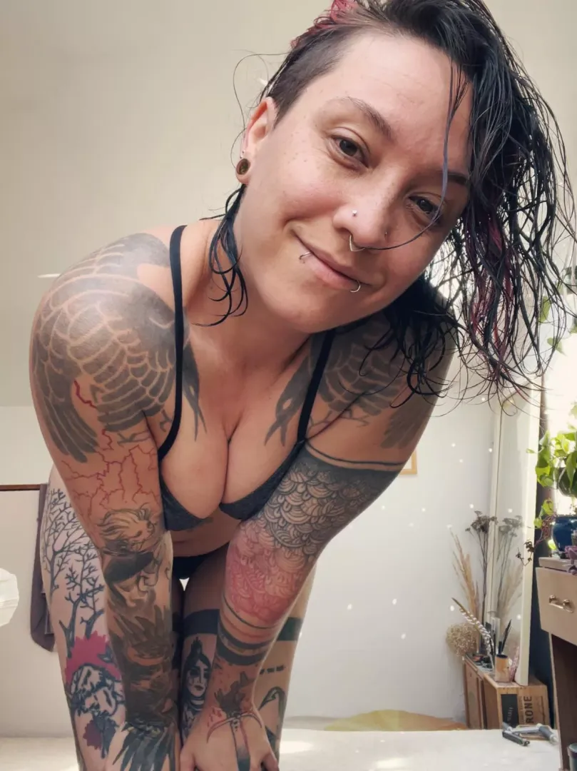 fresh out of the shower by UrsinaeVespera