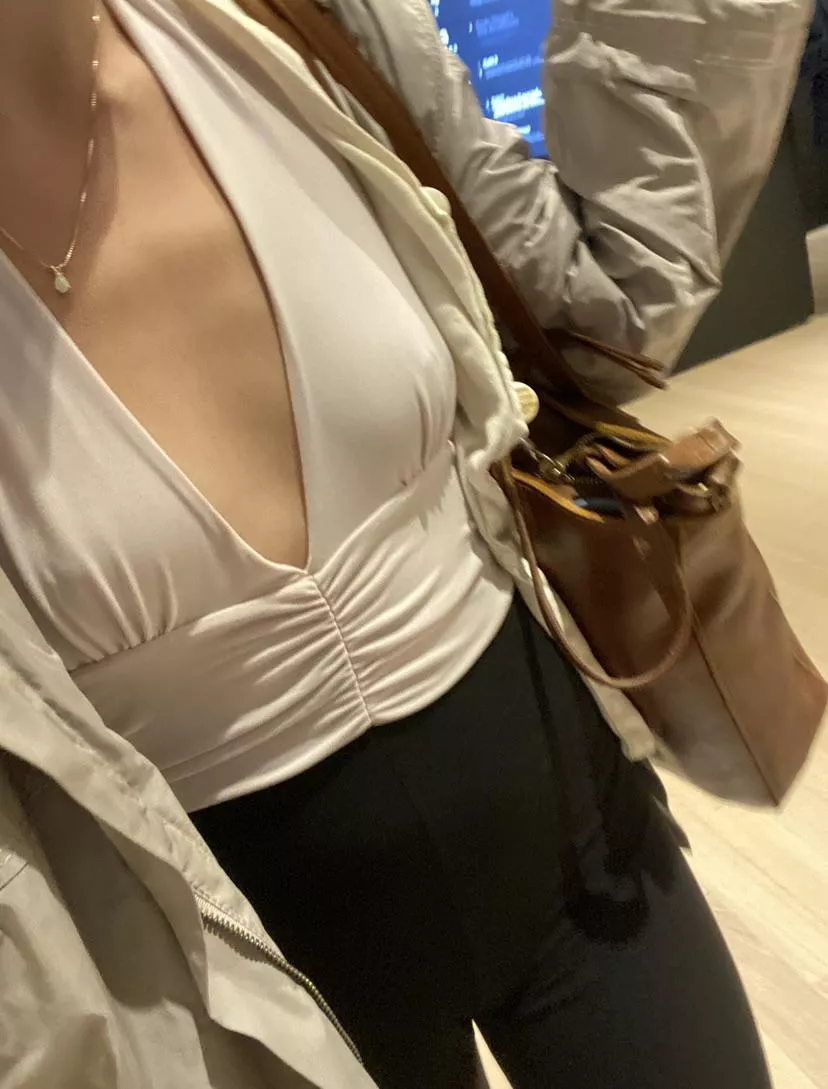 Little boobs mean low cut Vs and no bra ;) posted by realbarefootbabe