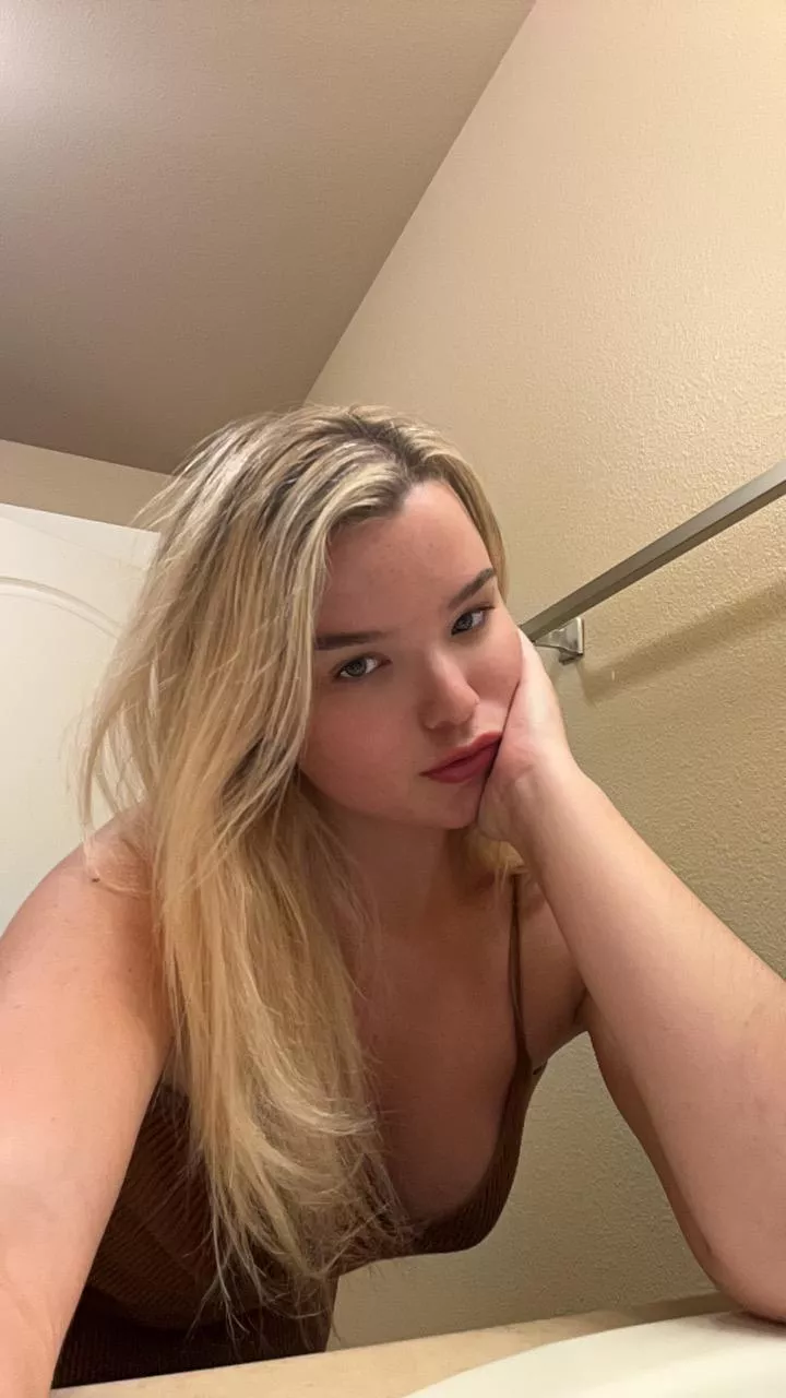 My eyes will lure you in & the rest will take care of itself. posted by cootlee