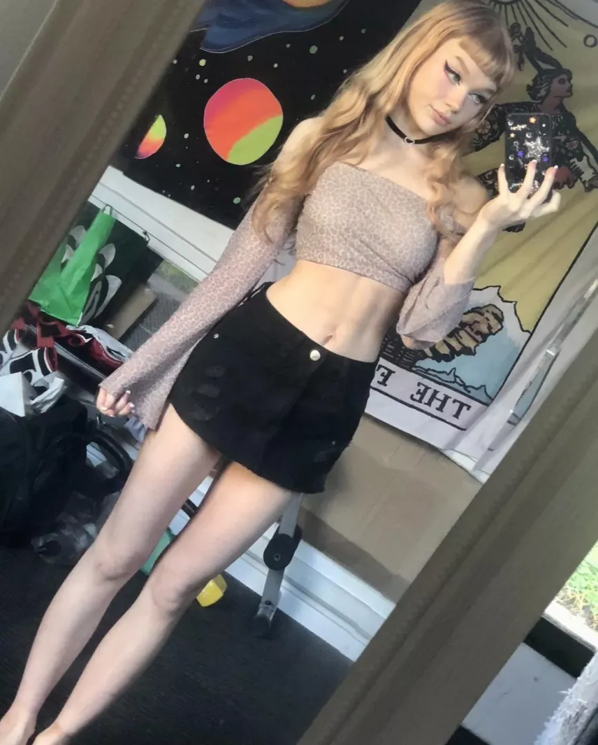 showing off my thighs by pocketpixxie