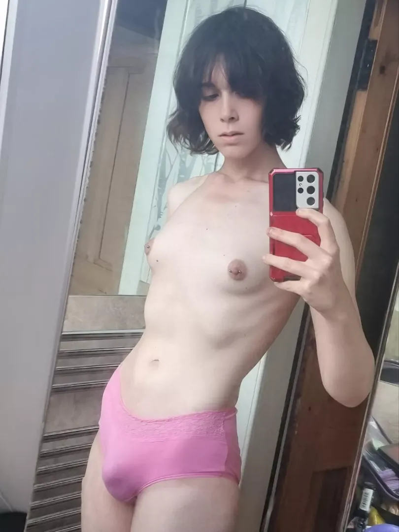 Uwu~ Femboy bulge is the best... by Faye-Lockwood