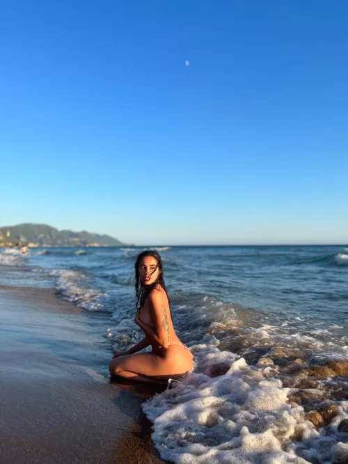 A little boob showing never hurt nobody by Laracrofts_pussy