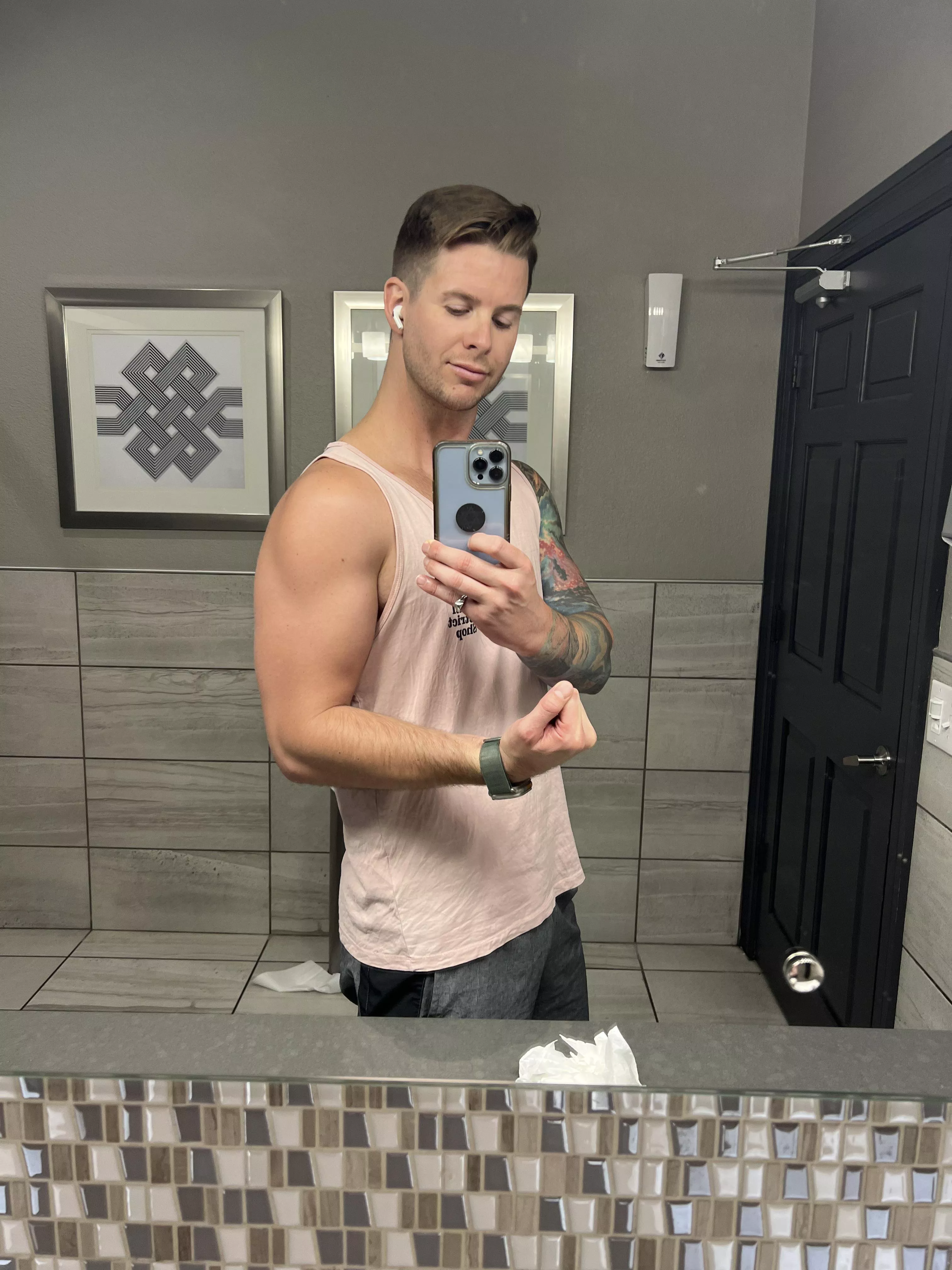 Can we rank this photo. ⬆️👻SuperSnapLad posted by Denvermodel42