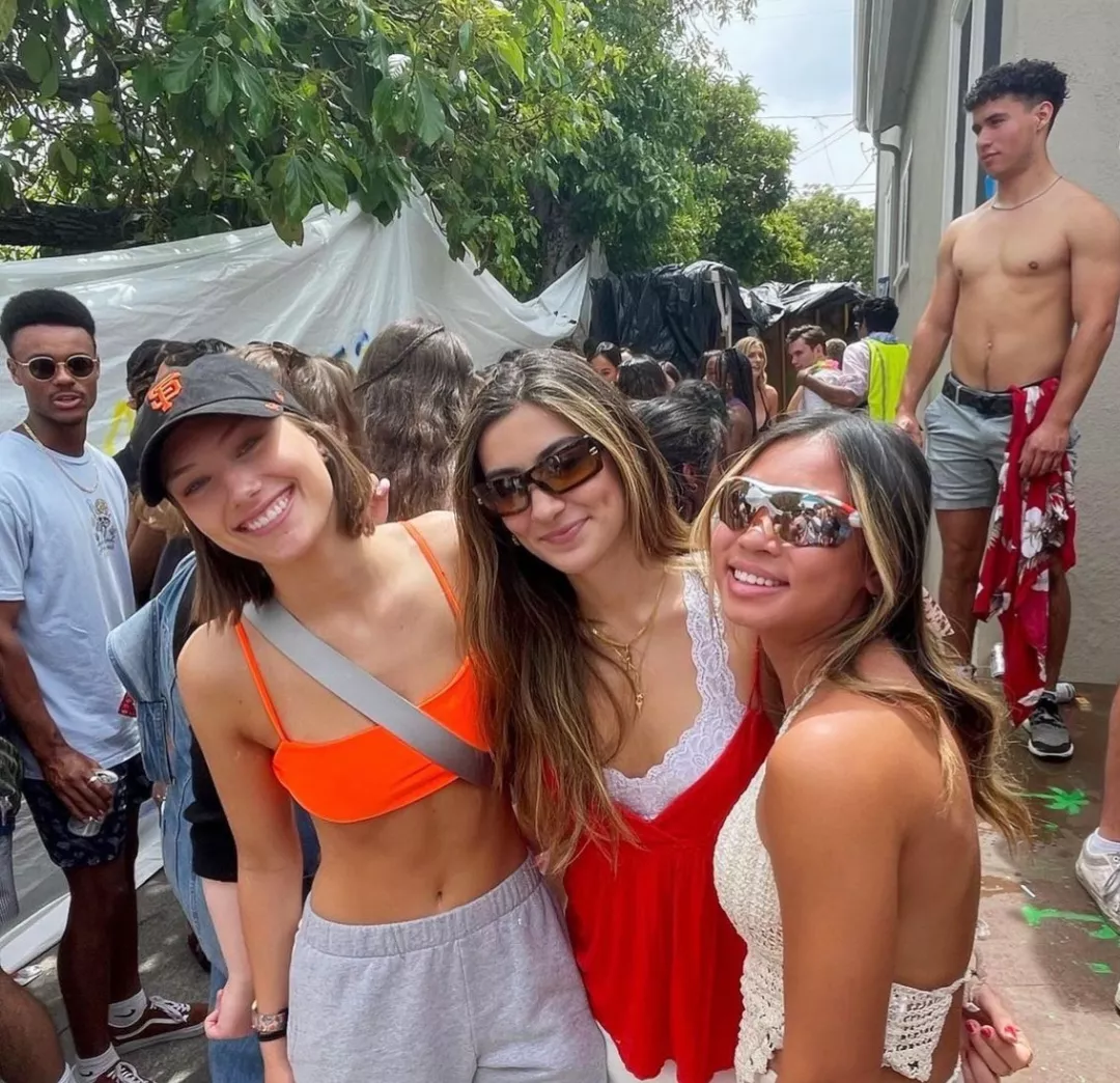 Frat party girls posted by jackal2003