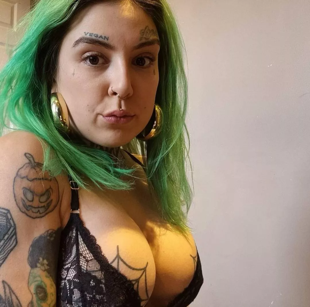 I even got spooky boobies 🕸🕸 who loves my pumpkin? posted by Bronx_demise