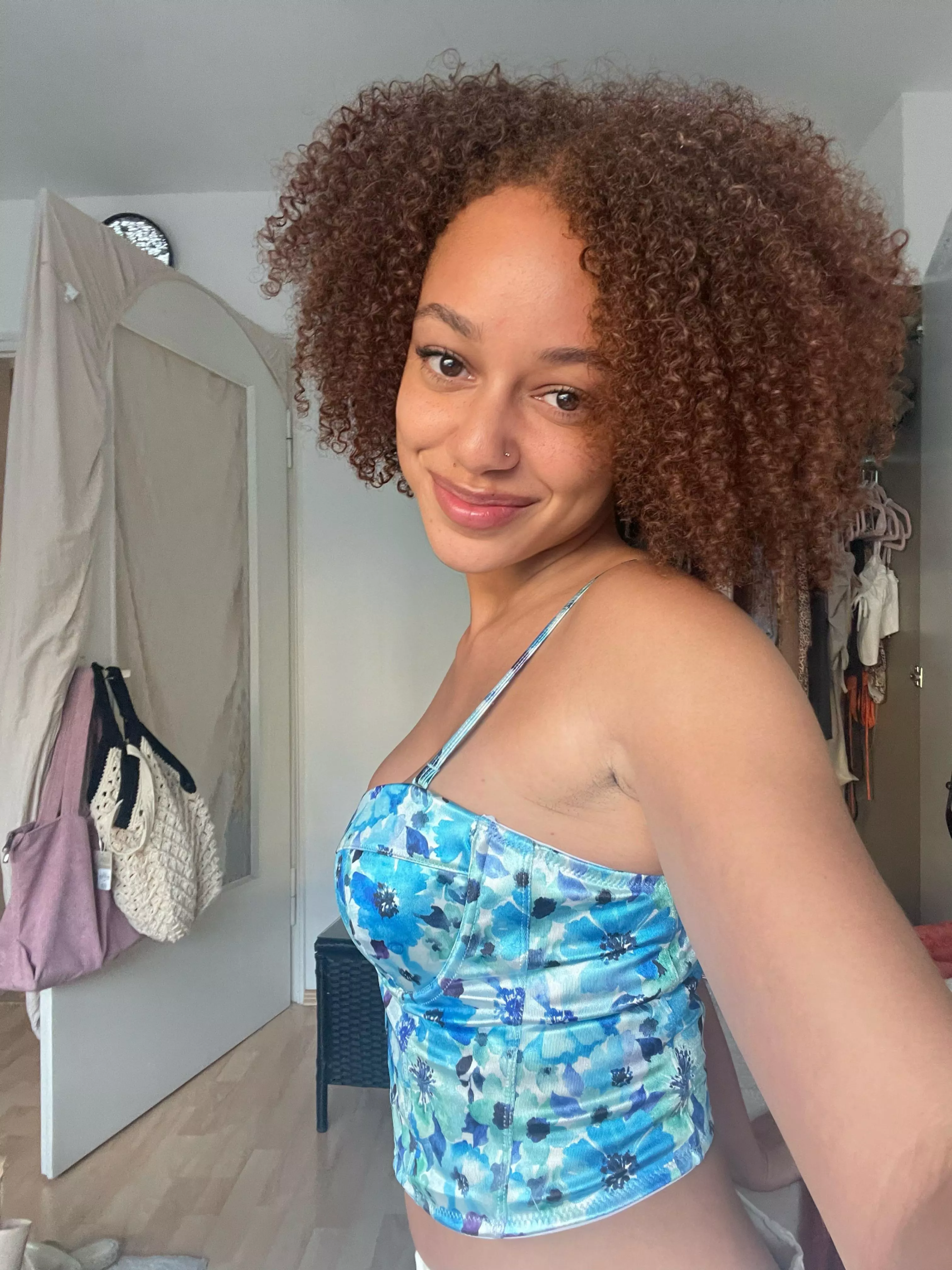 Just feeling my lil fro today f19 posted by stayshyendless