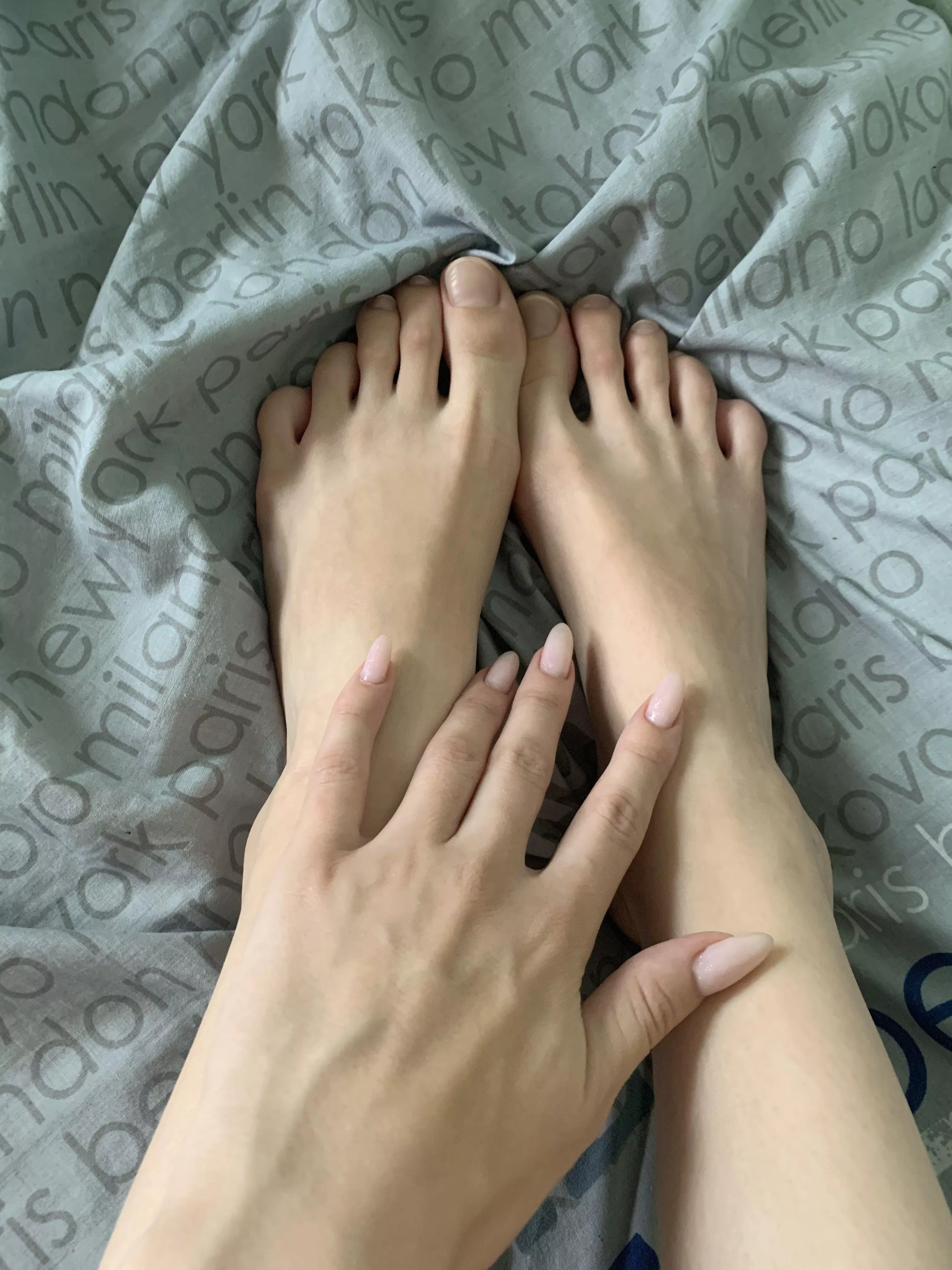 Slide your hands up my heavenly, leggy thighs. posted by thinFlop831