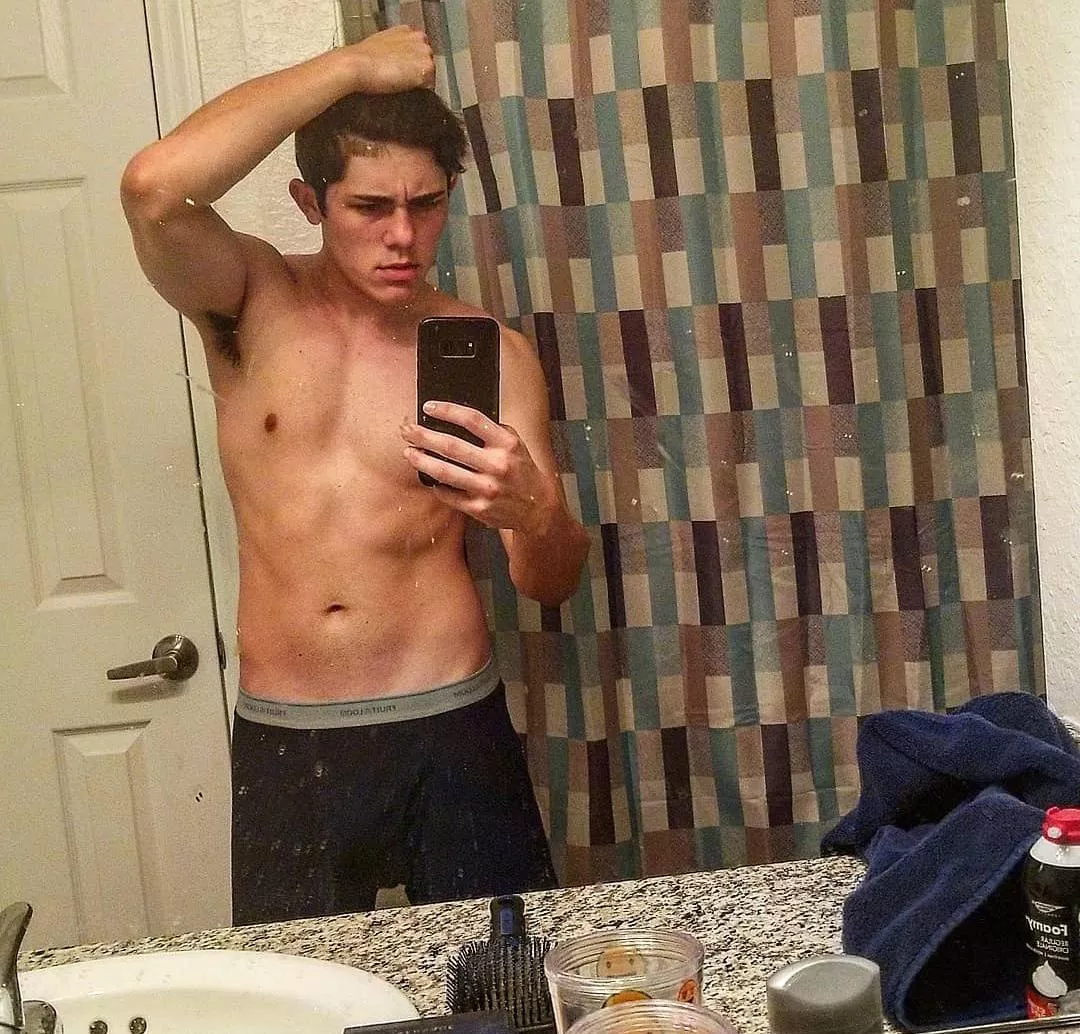 Straight boy posted by Reasonable-Crow-6481