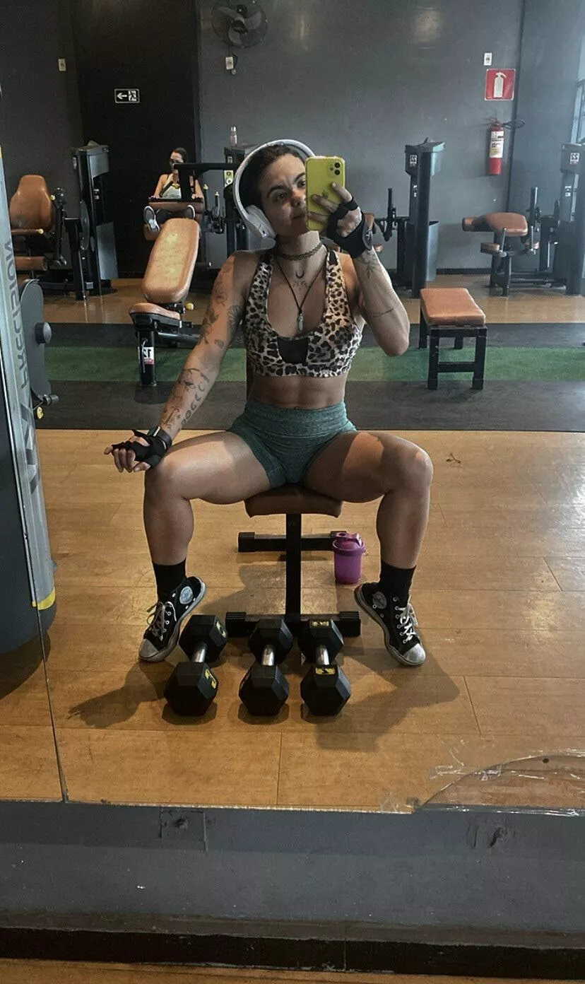 (F) Hi posted by l4rica