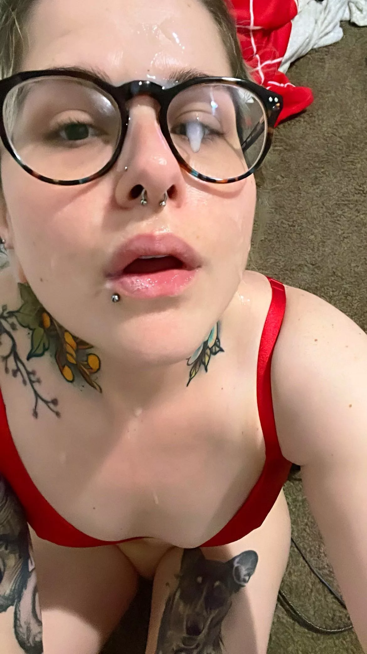 I live for the moment he tells me to get down on my knees. posted by caterina132