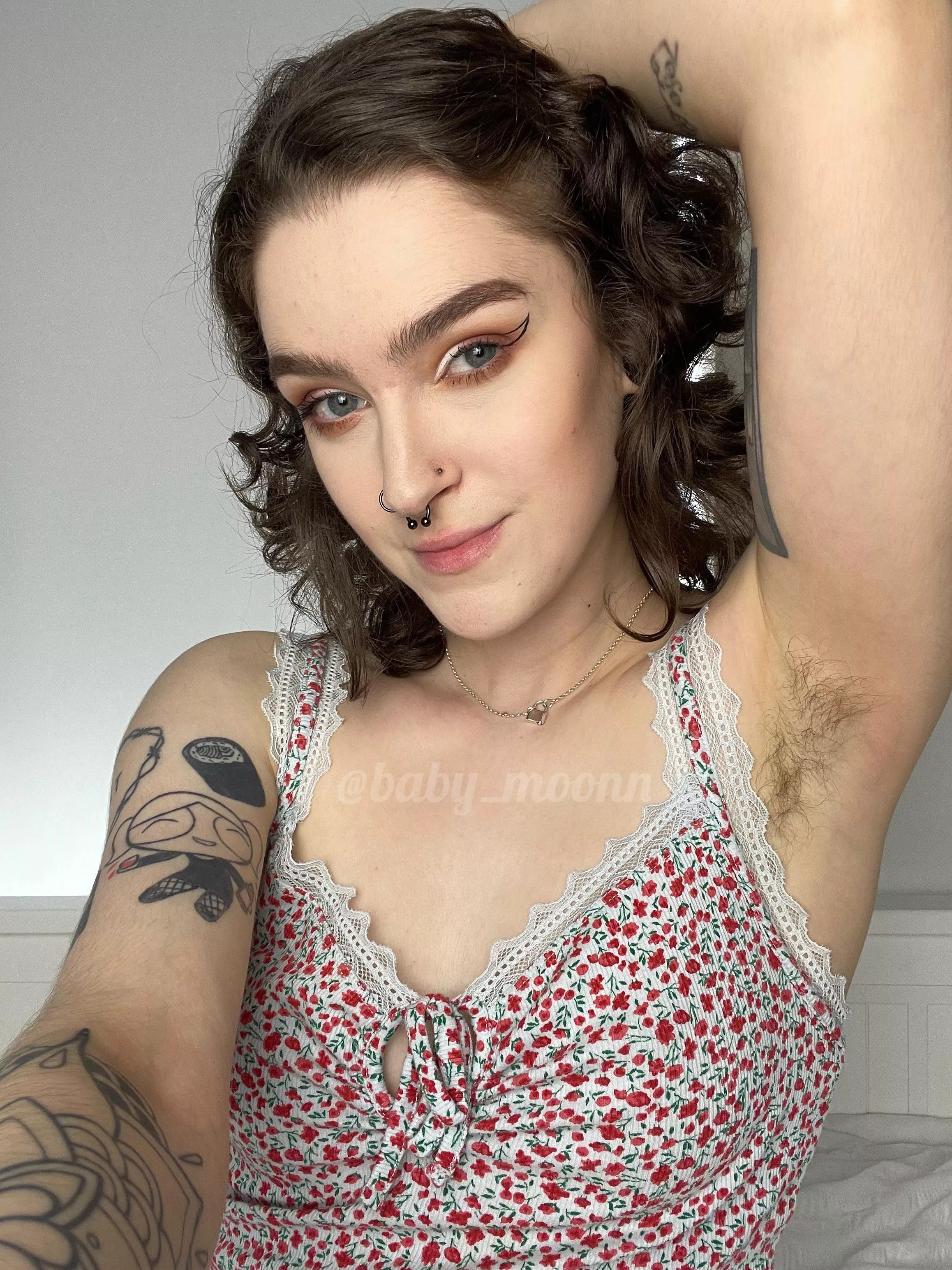 I love my hairy pits! posted by baby_moonn