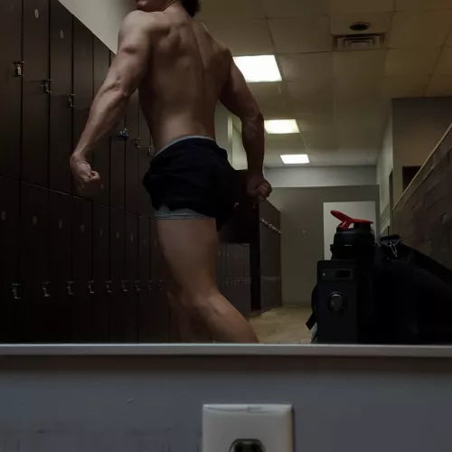 If you can guess what I trained today, I'll send you a small snippet from this video 👀👀 by meaty_tarzan