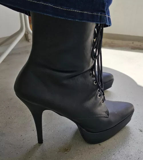 Love these boot's by Phooeenniixx