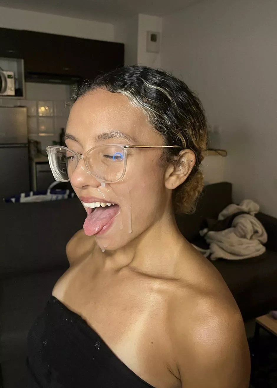 Oups cum on my face posted by Goldencurls3