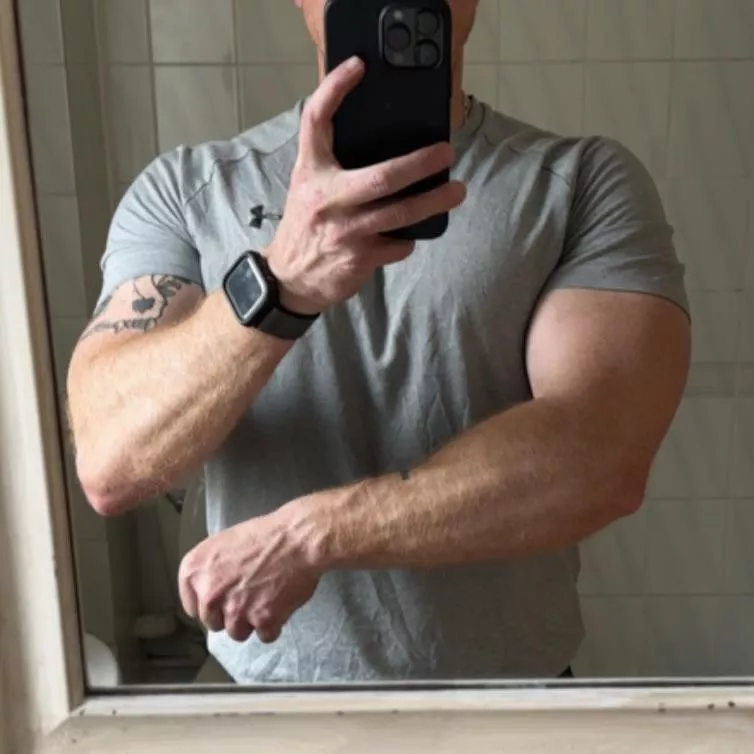 Sun's out, guns out ☀️ posted by _TtTToriginal_