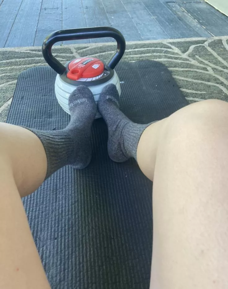 Farmed in all day, now about to work out in them. You think you could handle the smell? 😈😷 [selling] posted by Sweaty-farmgal-tiff