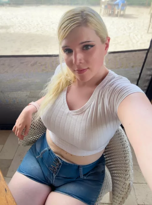 Good morning from this curvy femboy 🥰 by amandaraesfw